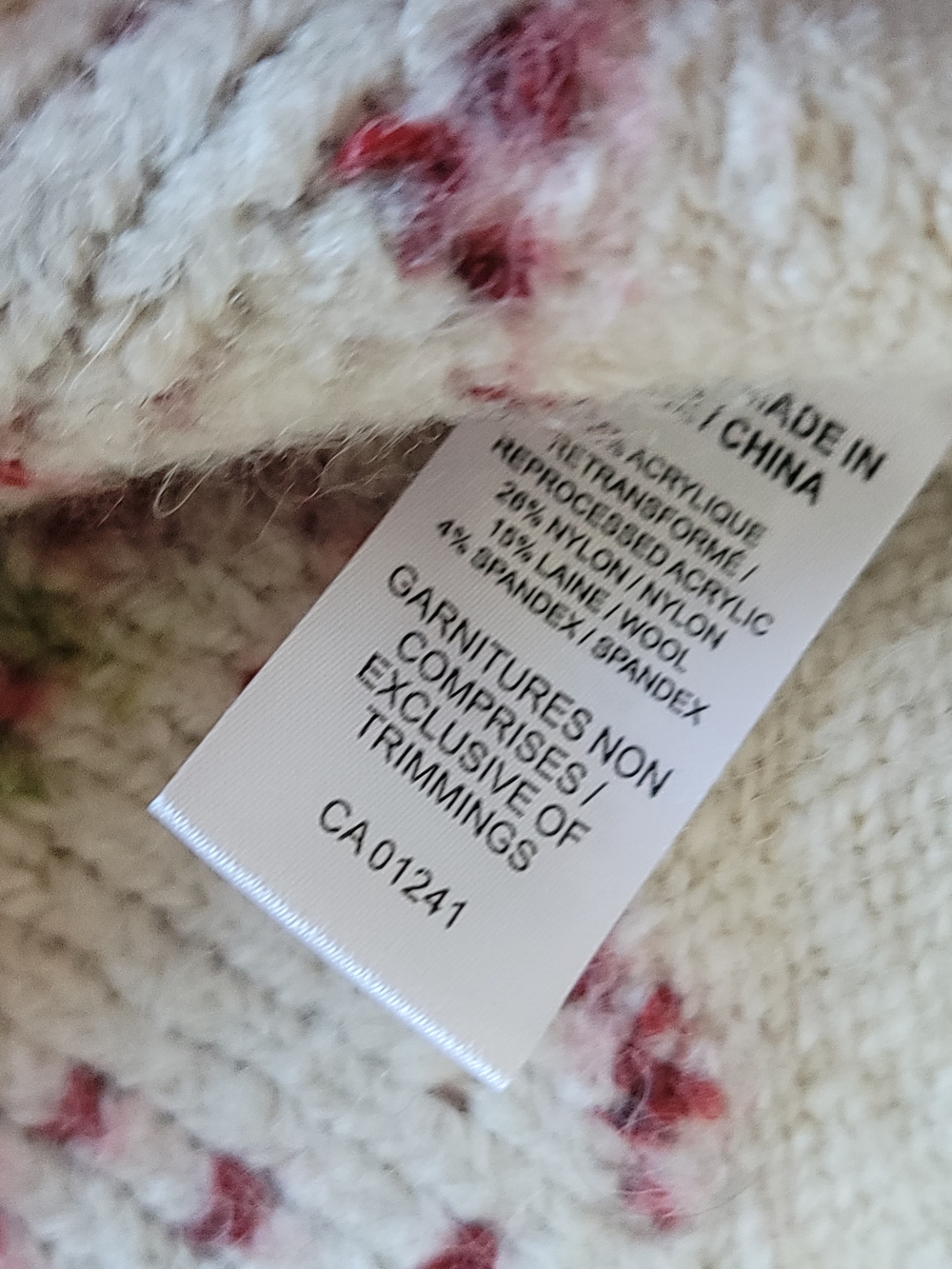 Simons Cream Sweater with Red Strawberry Motifs - Picture 4 of 4